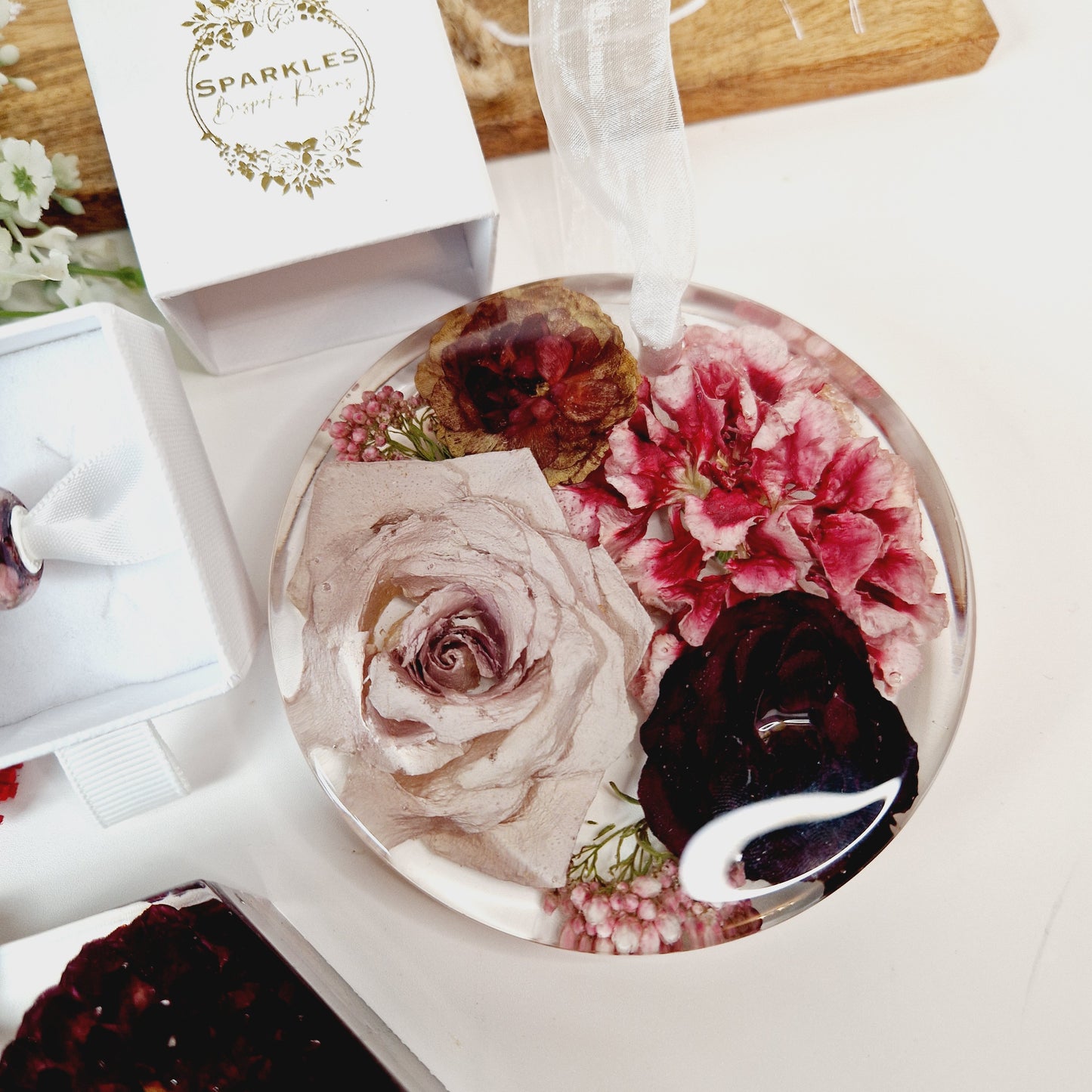 Round hanging decoration