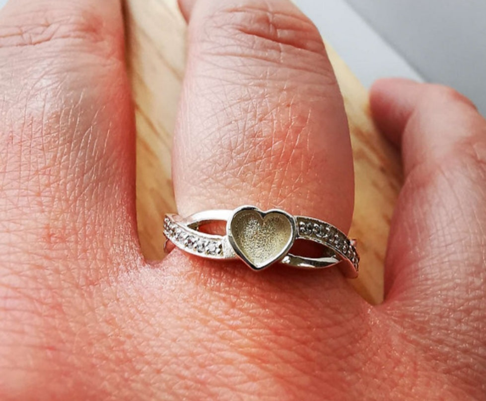 Criss Cross Heart Ring