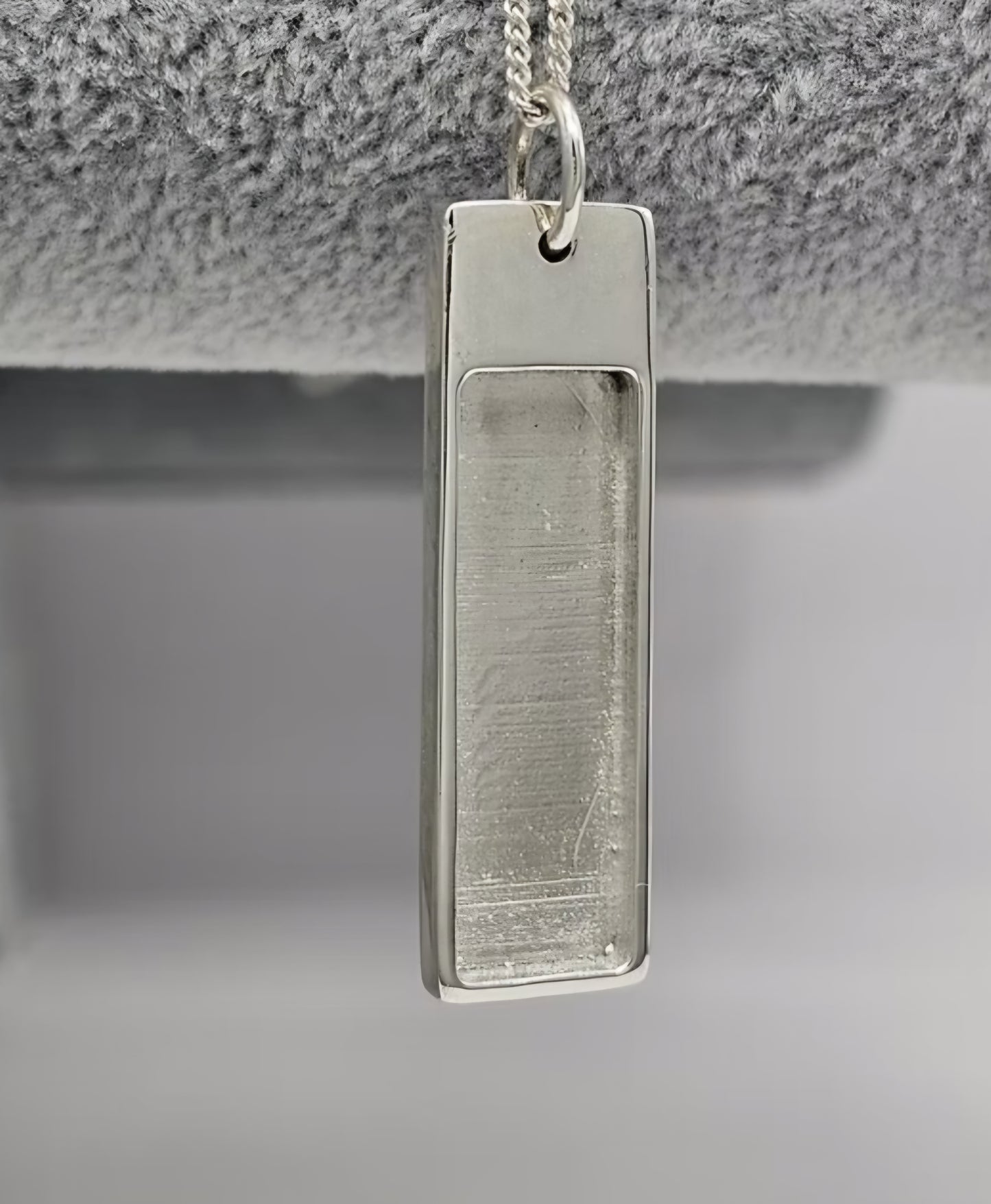 Gents /Unisex oblong bar style pendant