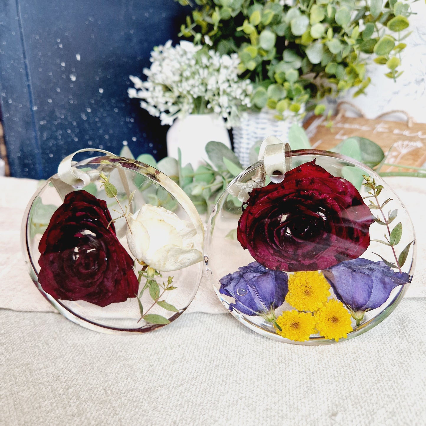 Round hanging decoration