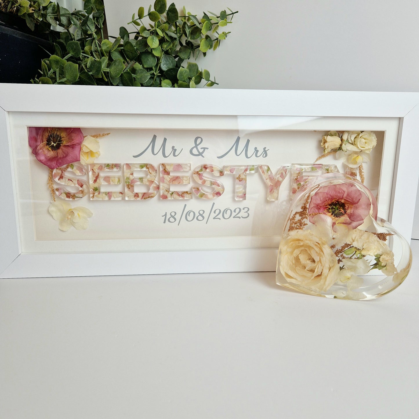 Panoramic frame with flowers