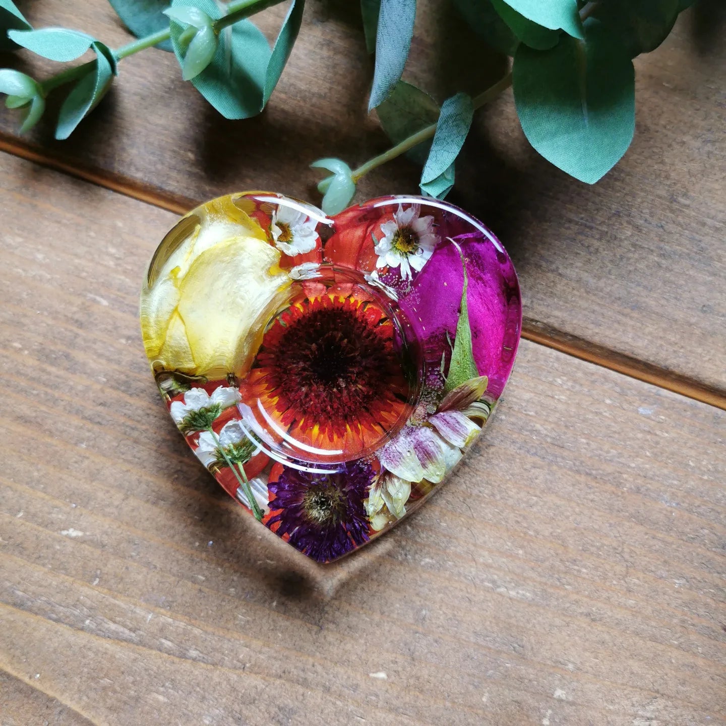 Heart tea light holder