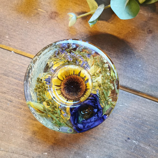 Small round cylinder tea light