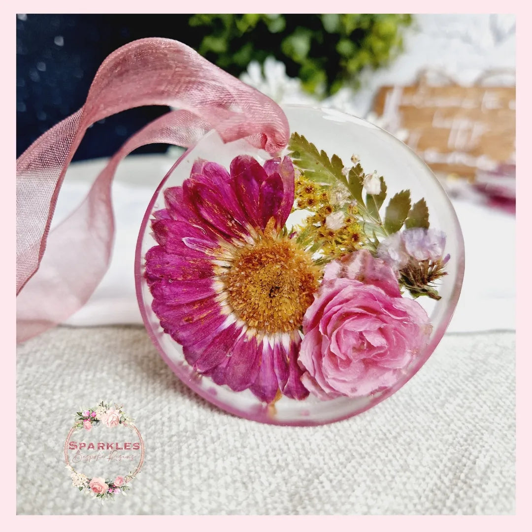 Round hanging decoration
