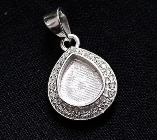 Pear drop crystal pendant